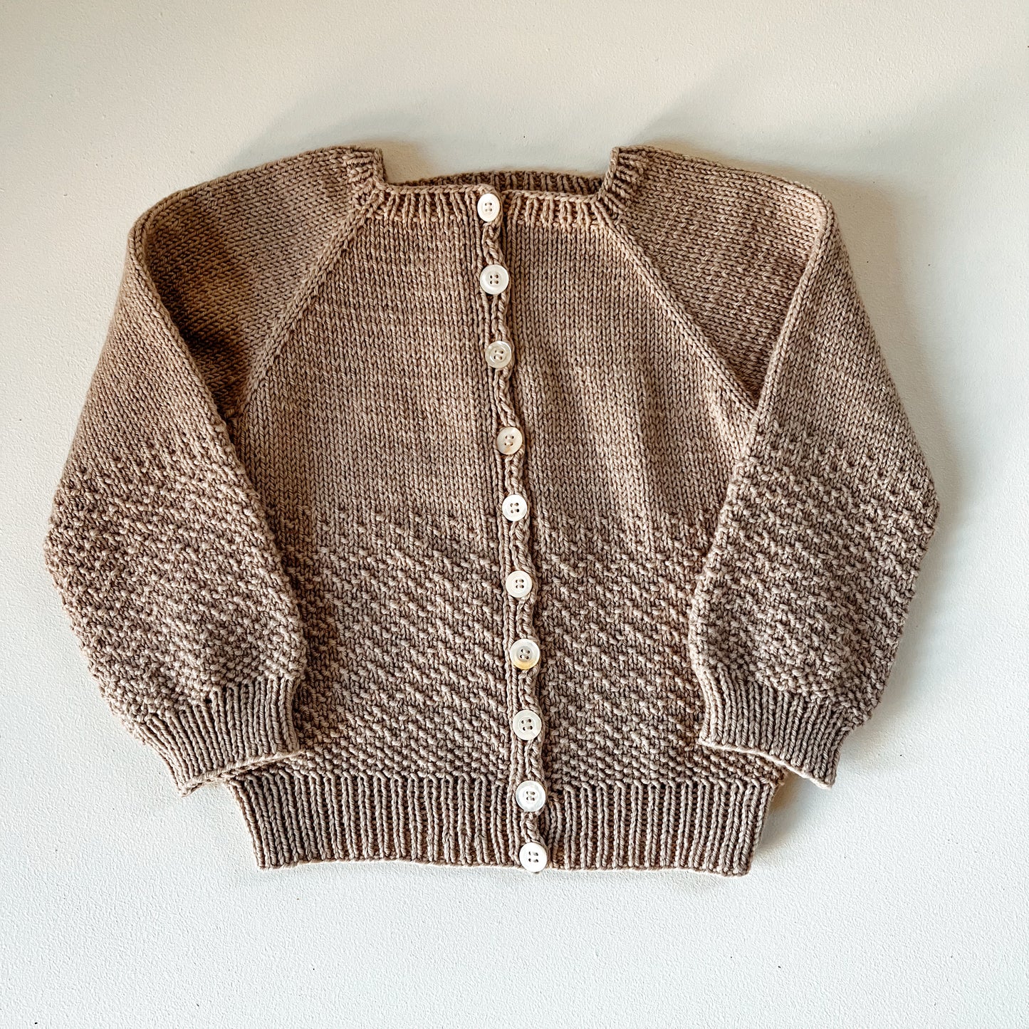 Pernille's pearl jacket (0-4 years)