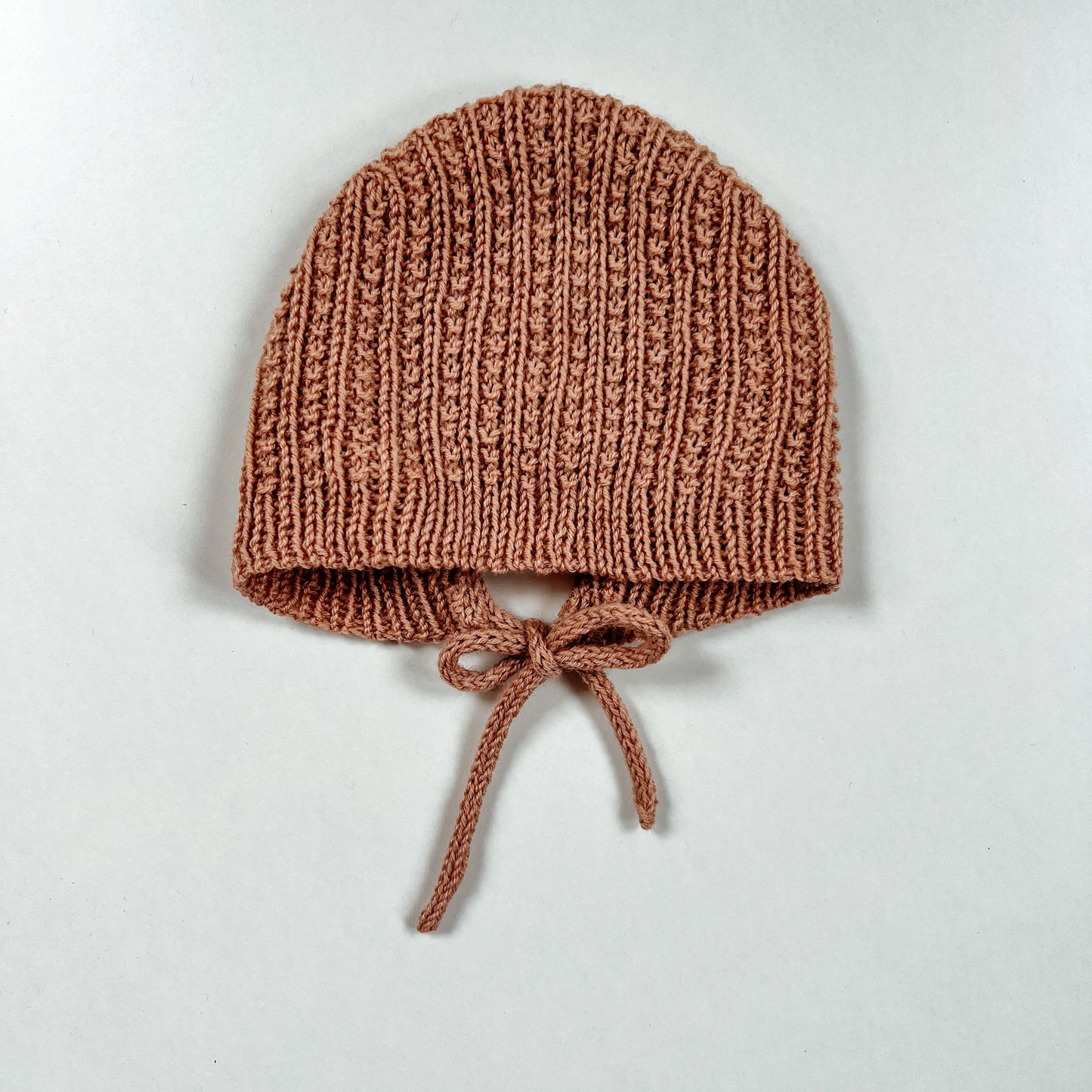 Tynn Amalie jakke og bukse med tilbehør - strikkepakke (0-4 år)