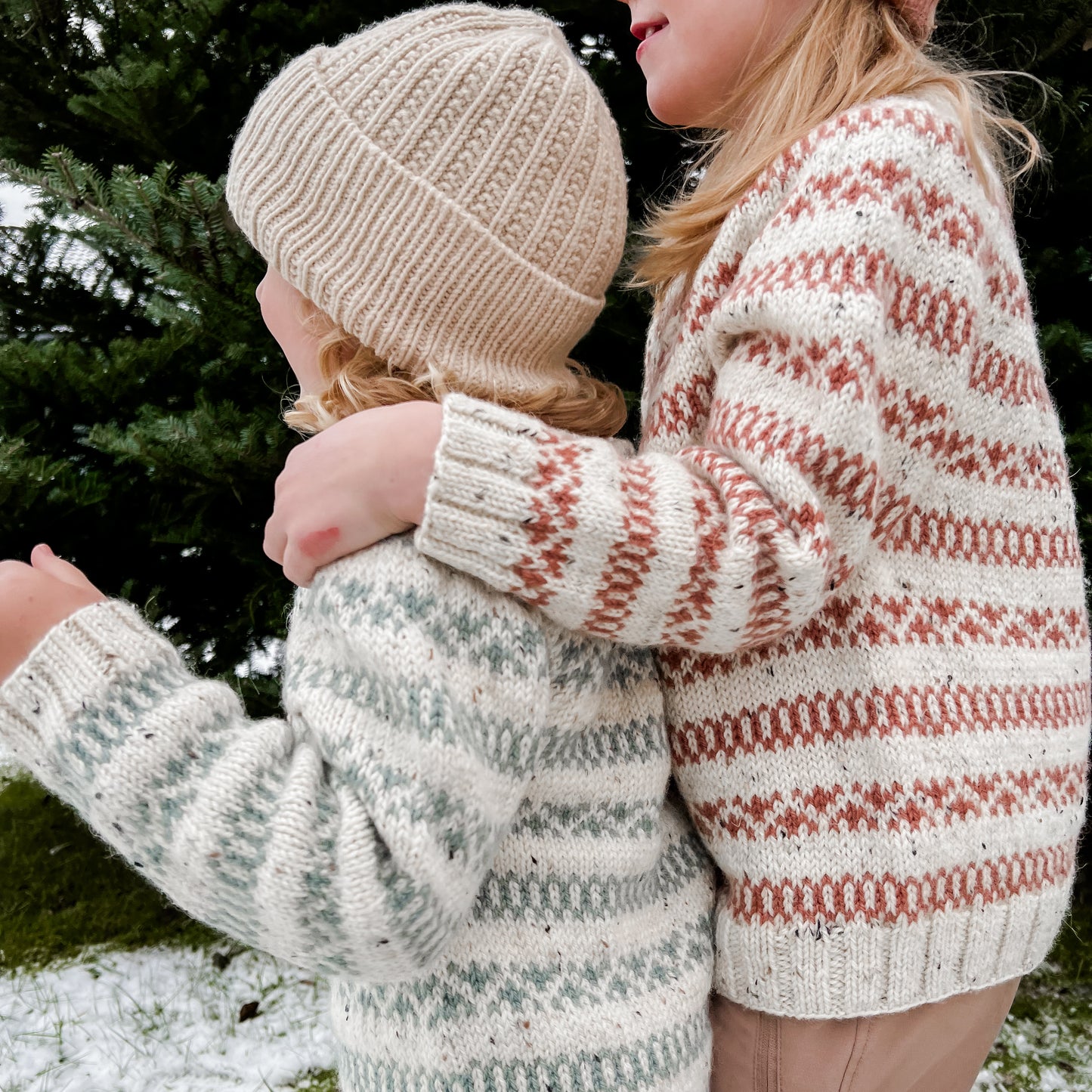 Ailo nissehue og Martin sweater junior (5-12 år) (dansk)