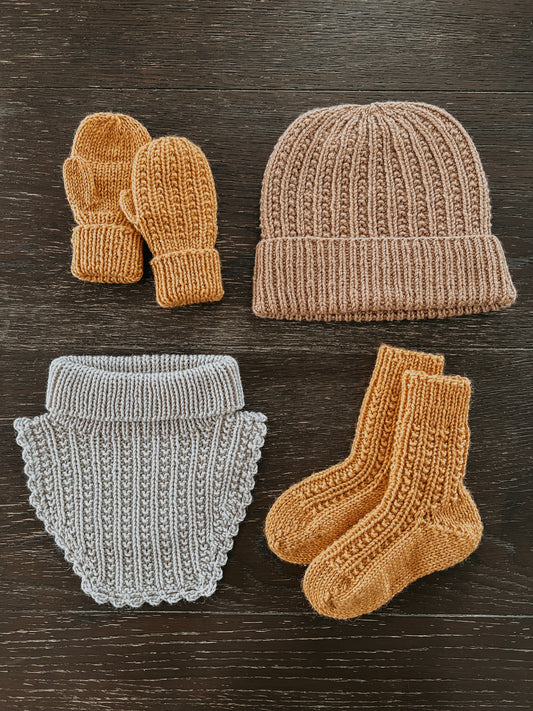 Amalie lue, hals, tykke votter og tykke sokker (1-12 år)